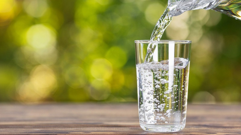 6 Health Benefits of Drinking Water: Why You Should Drink More!